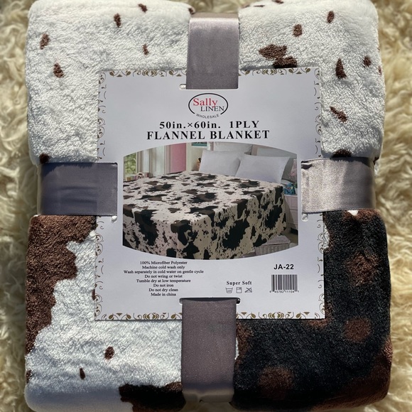New throw flannel blanket super soft,50*60,Cow print,Black,white and brown - Picture 1 of 2